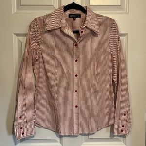 Jones New York Signature Women’s M button down shirt. Like new, red/striped